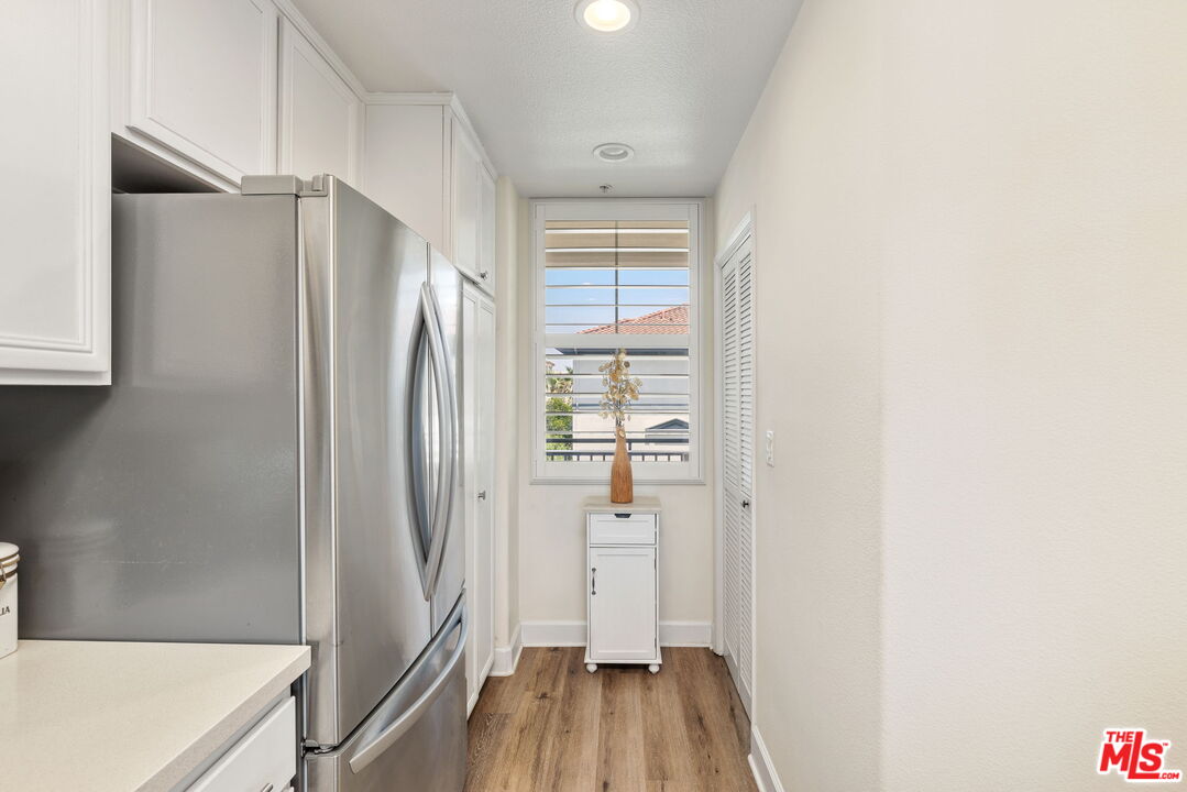 12963 West Runway Road, Unit 408 Playa Vista, CA 90094 - Photo 15 of 44 a view of bathroom with a tub and shower