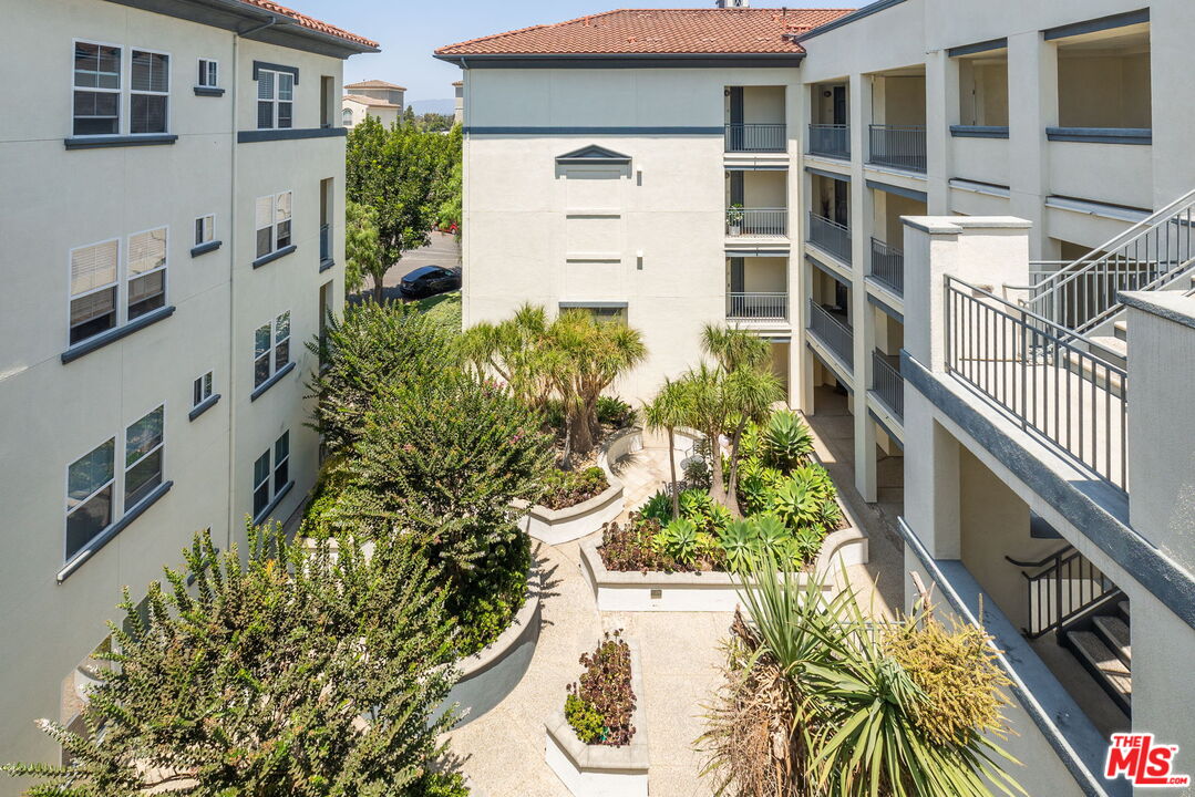 12963 West Runway Road, Unit 408 Playa Vista, CA 90094 - Photo 28 of 44 front view of a house