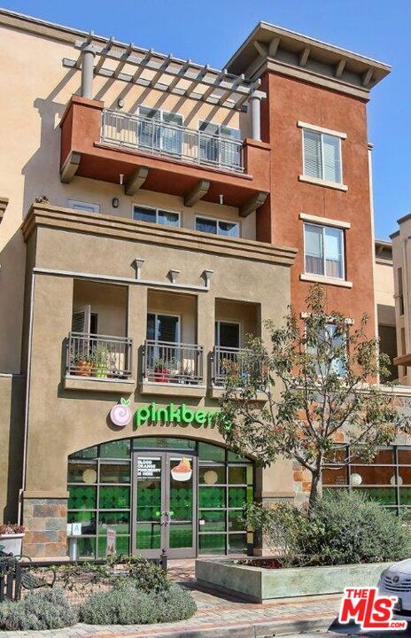 12963 West Runway Road, Unit 408 Playa Vista, CA 90094 - Photo 41 of 44 a front view of a building