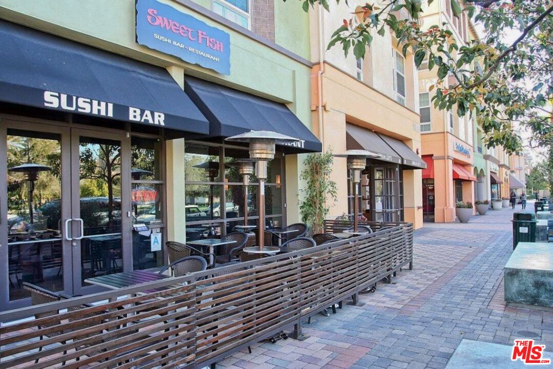 12963 West Runway Road, Unit 408 Playa Vista, CA 90094 - Photo 42 of 44 a view of a chairs and table in the patio