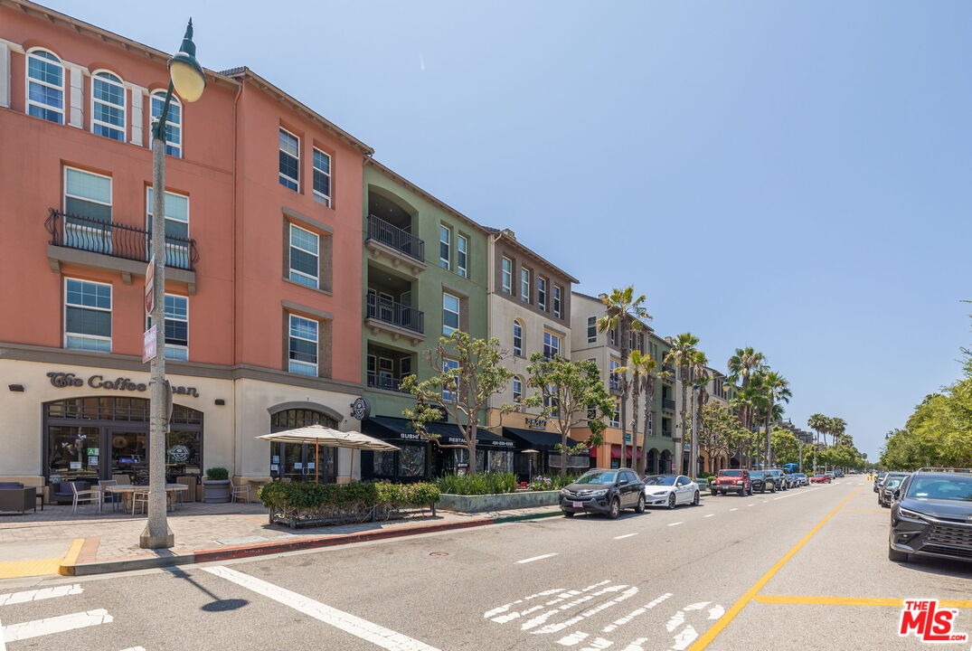 12963 West Runway Road, Unit 408 Playa Vista, CA 90094 - Photo 43 of 44 a view of a street with cars