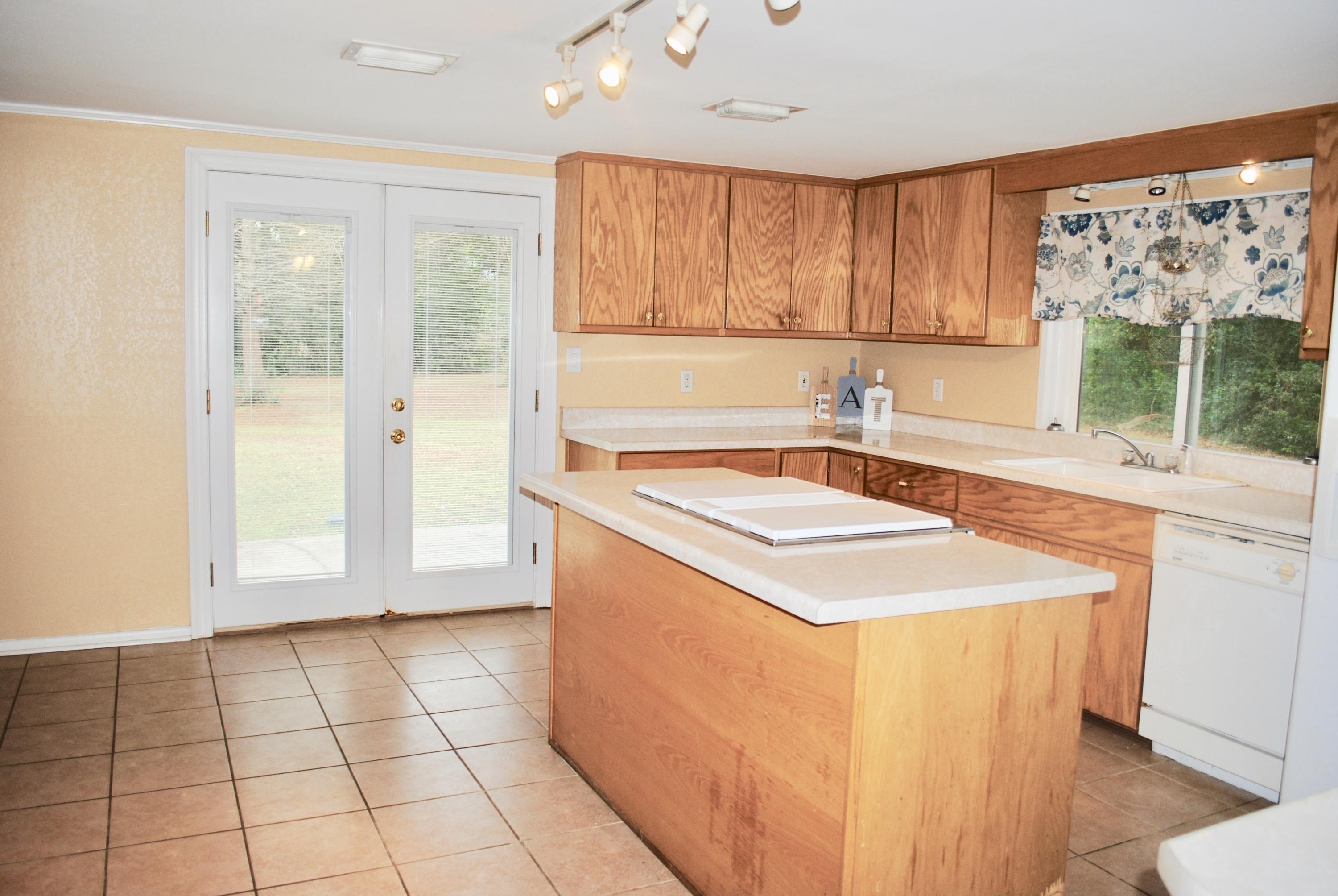 3034 Airport Road Crestview, FL 32539 - Photo 11 of 35 fullsizeoutput_6d
