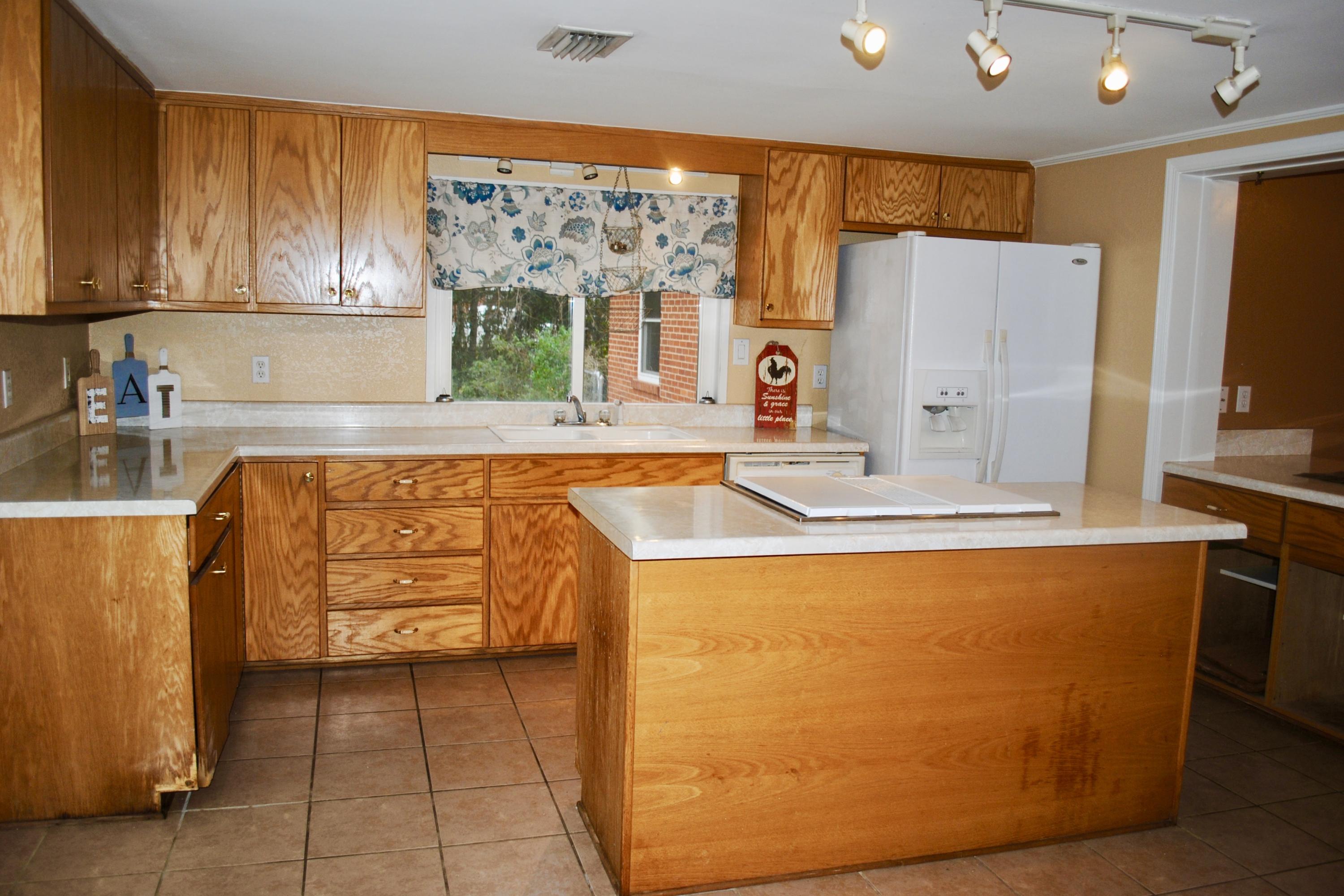 3034 Airport Road Crestview, FL 32539 - Photo 13 of 35 fullsizeoutput_6a