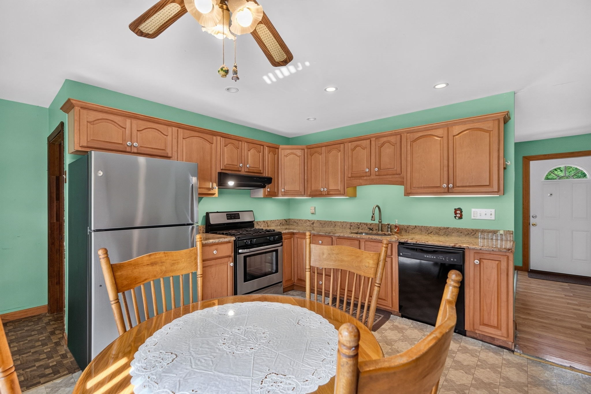37 Chipaway Road Freetown, MA 02717 - Photo 6 of 27 Gallery Image 6