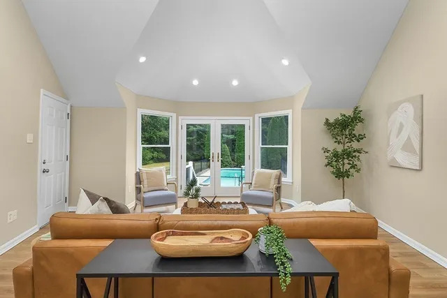 $886,500 | 94 Hudson Road, Stow, MA 01775