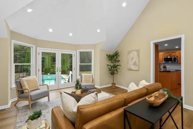 $886,500 | 94 Hudson Road, Stow, MA 01775