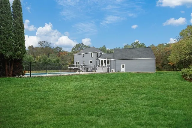 $886,500 | 94 Hudson Road, Stow, MA 01775