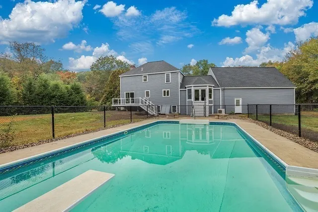 $886,500 | 94 Hudson Road, Stow, MA 01775