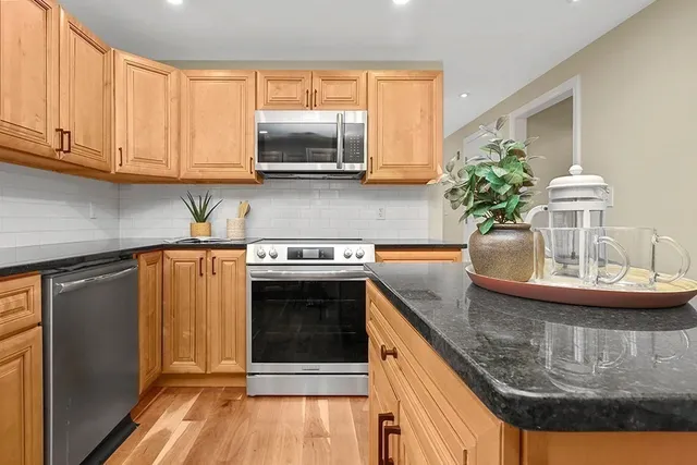 $886,500 | 94 Hudson Road, Stow, MA 01775