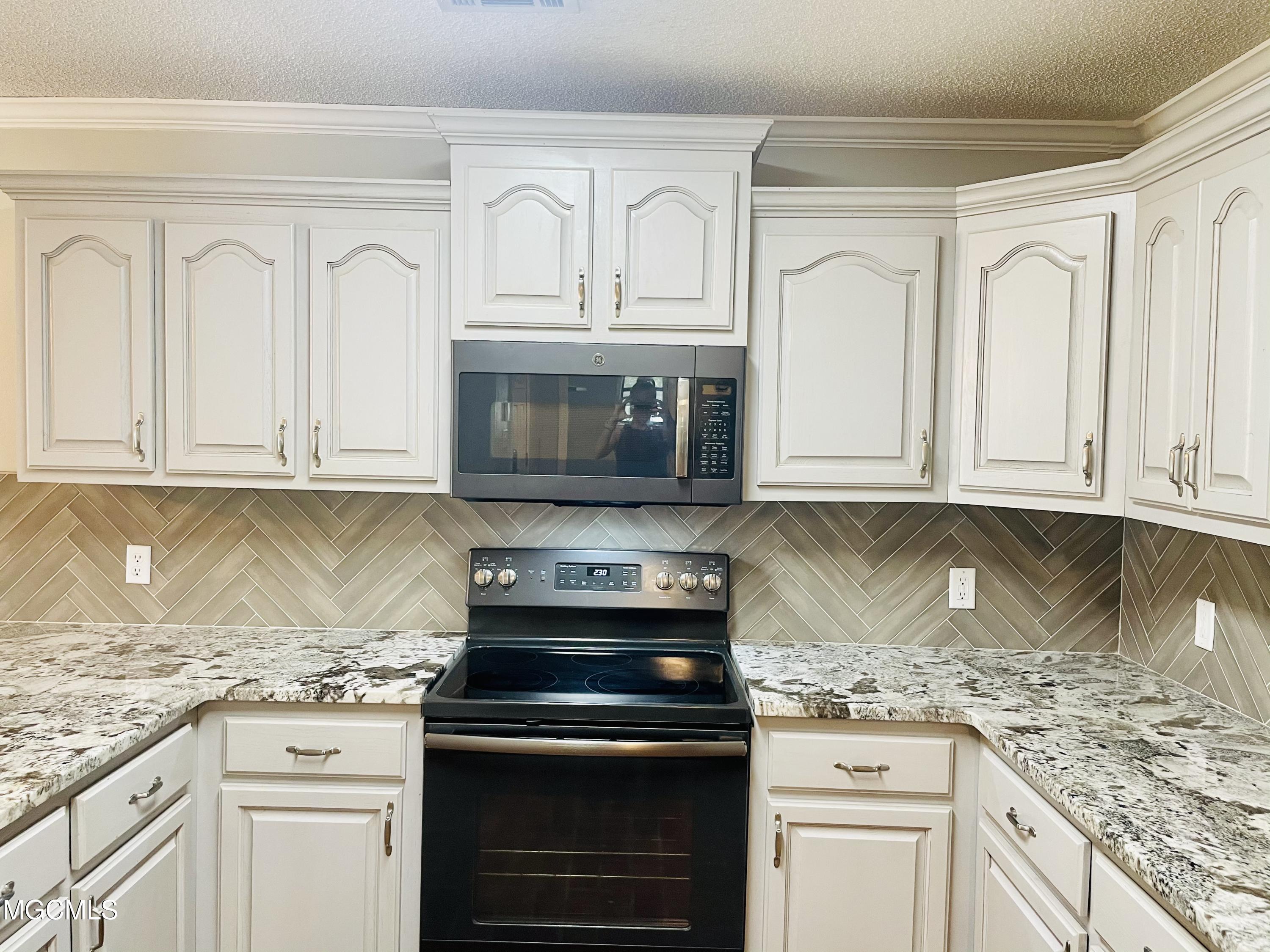3025 Jerry Davis Road Moss Point, MS 39562 - Photo 9 of 25 75963631-4D2C-4BBA-A5AE-A4663A79A01B