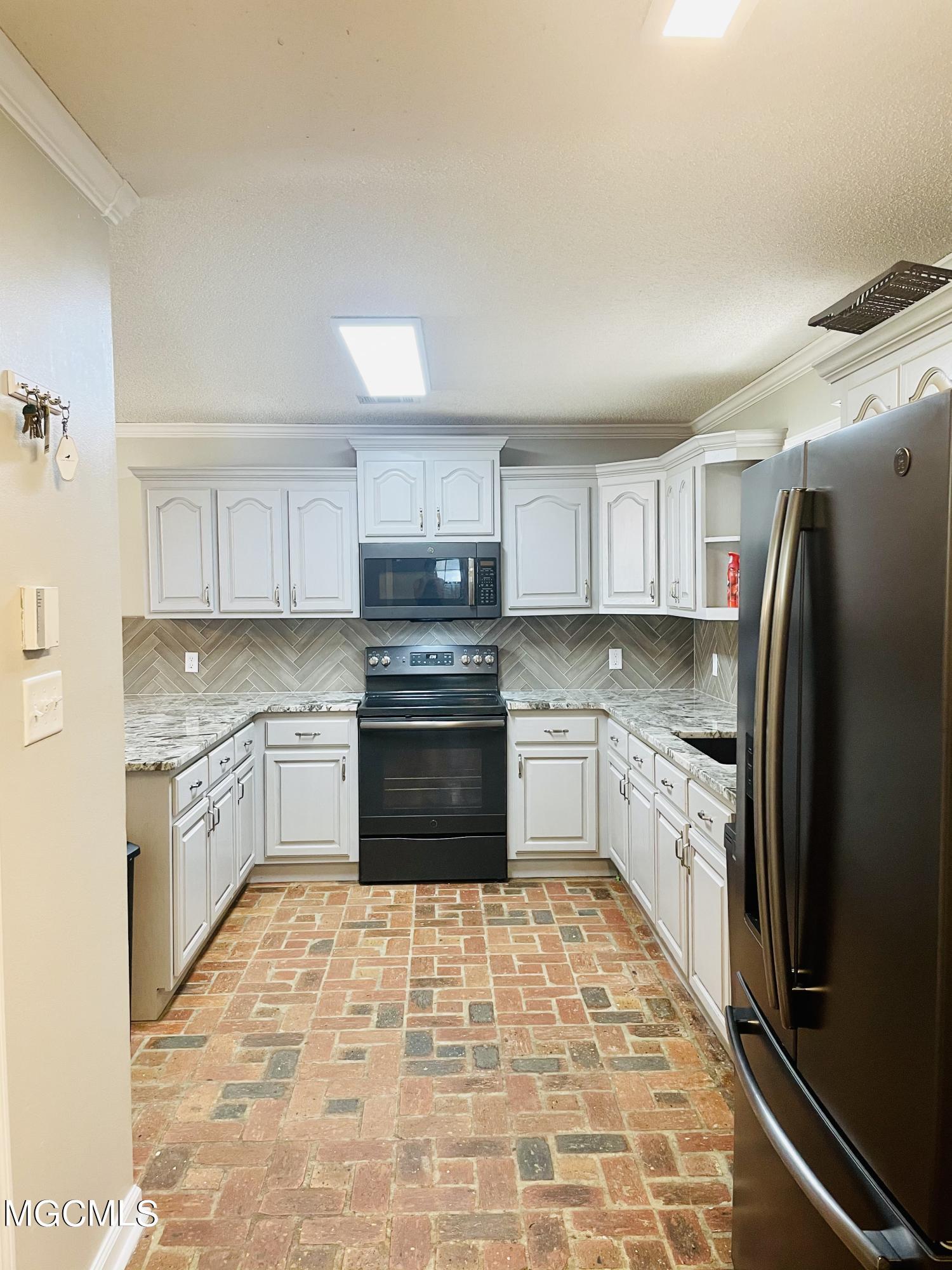 3025 Jerry Davis Road Moss Point, MS 39562 - Photo 10 of 25 050BB7E1-3808-481D-A0F9-00C08492175A