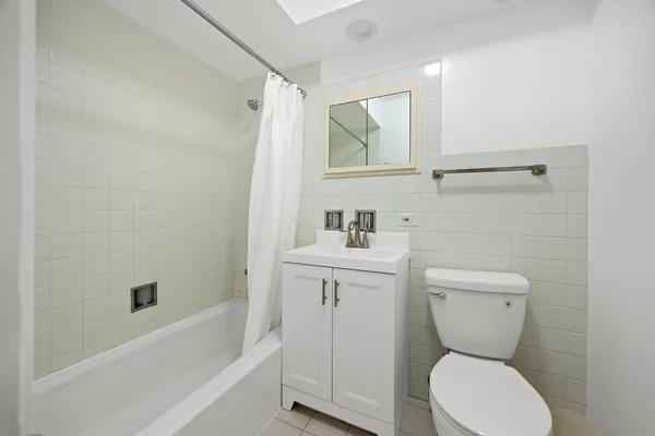 $167,900 | 301 Chicago Avenue, Unit 3CW, Oak Park, IL 60302