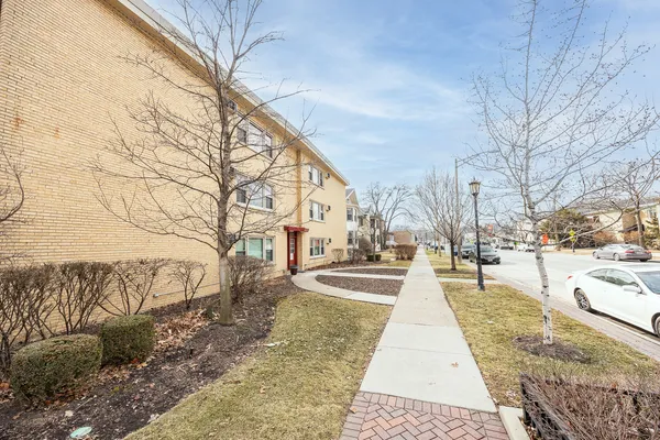 $167,900 | 301 Chicago Avenue, Unit 3CW, Oak Park, IL 60302