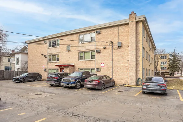 $167,900 | 301 Chicago Avenue, Unit 3CW, Oak Park, IL 60302