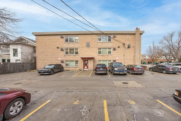 $167,900 | 301 Chicago Avenue, Unit 3CW, Oak Park, IL 60302