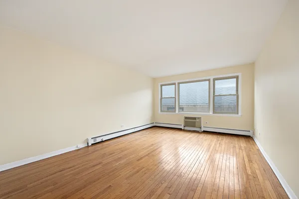 $167,900 | 301 Chicago Avenue, Unit 3CW, Oak Park, IL 60302