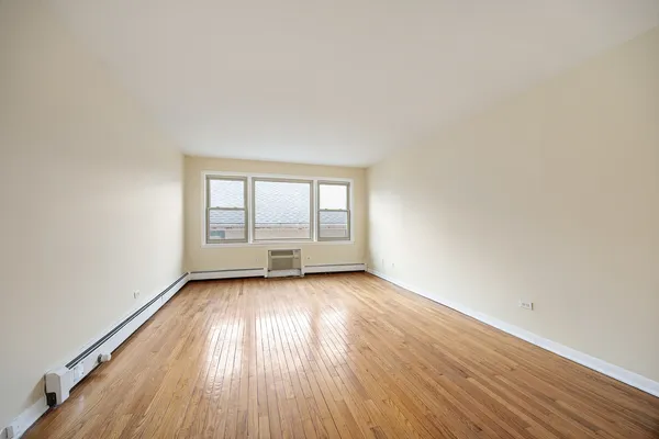 $167,900 | 301 Chicago Avenue, Unit 3CW, Oak Park, IL 60302