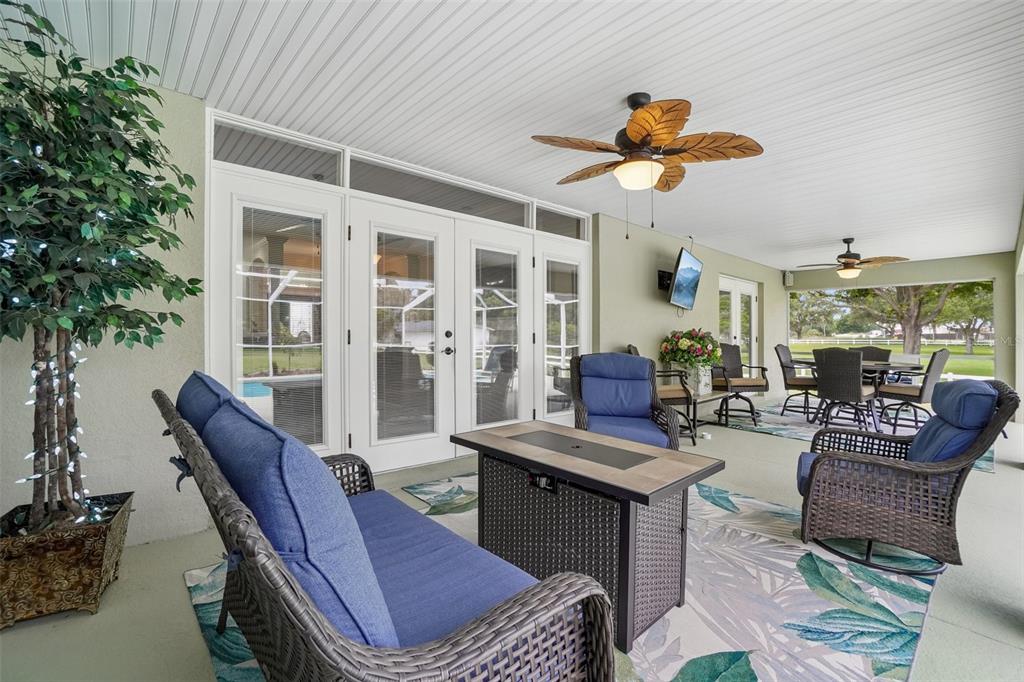 3934 Connersville Road Bartow, FL 33830 - Photo 8 of 81 a living room with furniture a chandelier and a potted plant