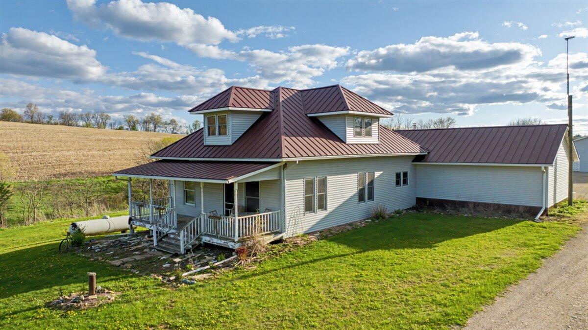 E8527 Nelson Road Kickapoo, WI 54652 - Photo 1 of 94 02-123285952
