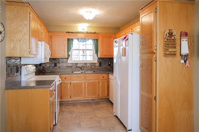 5083 Campbell Road Cross Plains, TN 37049 - Photo 6 of 20 Convenient work space!