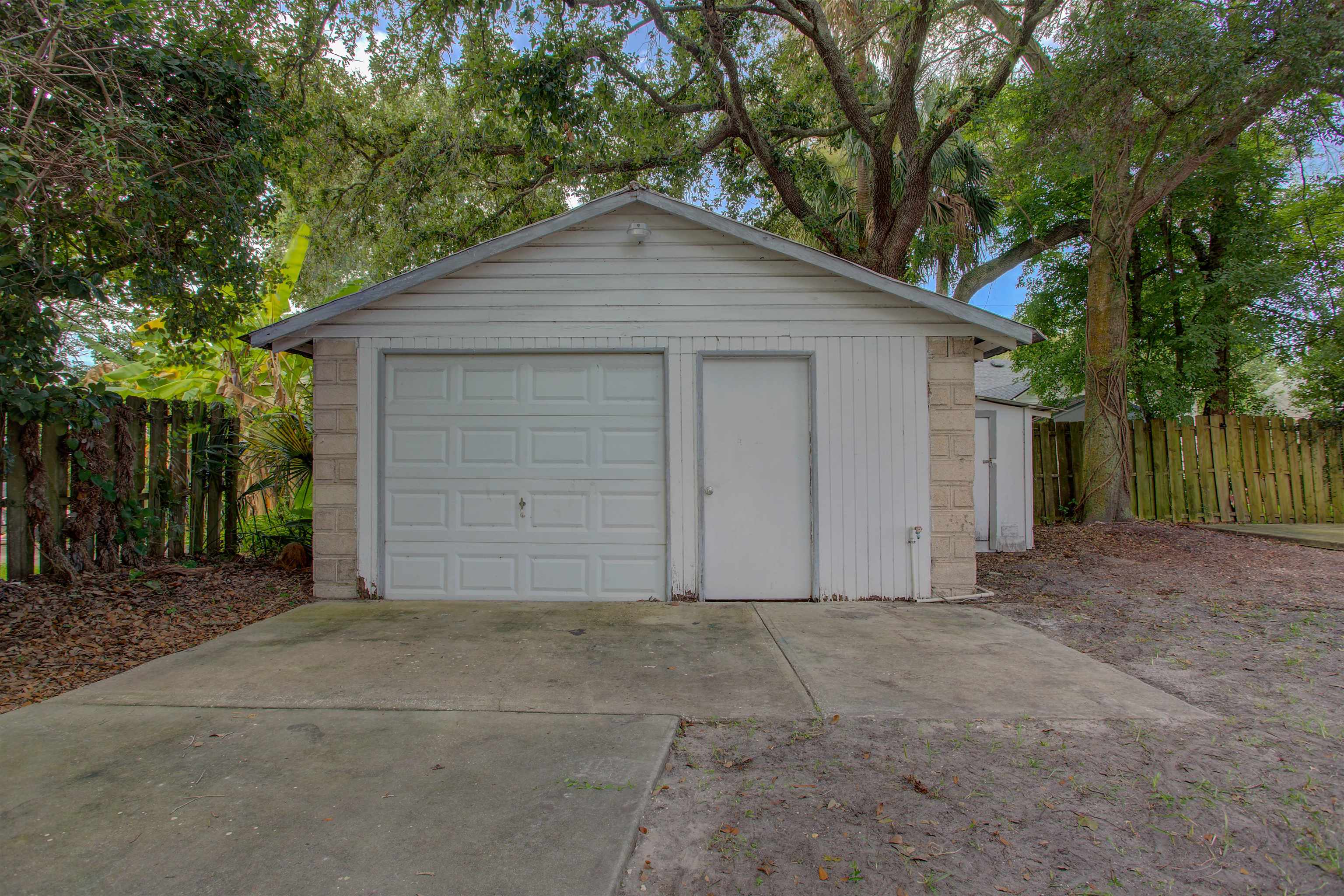 20 Hope Street St. Augustine, FL 32084 - Photo 23 of 35 a view of backyard of house
