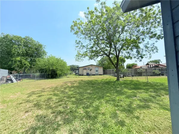 $950 | 131 Algodon Street, Taft, TX 78390