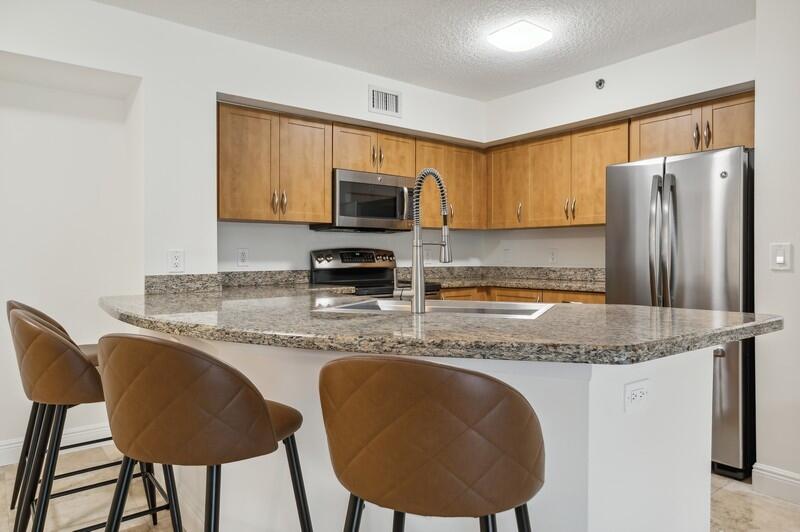 3131 Clint Moore Road, Unit 105 Boca Raton, FL 33496 - Photo 5 of 20 05_3131CLINTMOORERDUNIT105_5_Kitchen_Fle