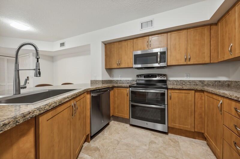 3131 Clint Moore Road, Unit 105 Boca Raton, FL 33496 - Photo 6 of 20 06_3131CLINTMOORERDUNIT105_177002_Kitche