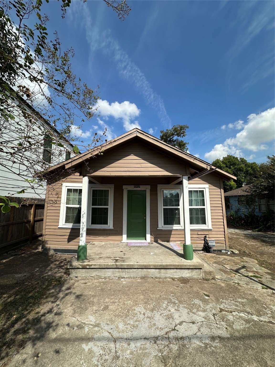 Cute cottage with fully fenced yard.