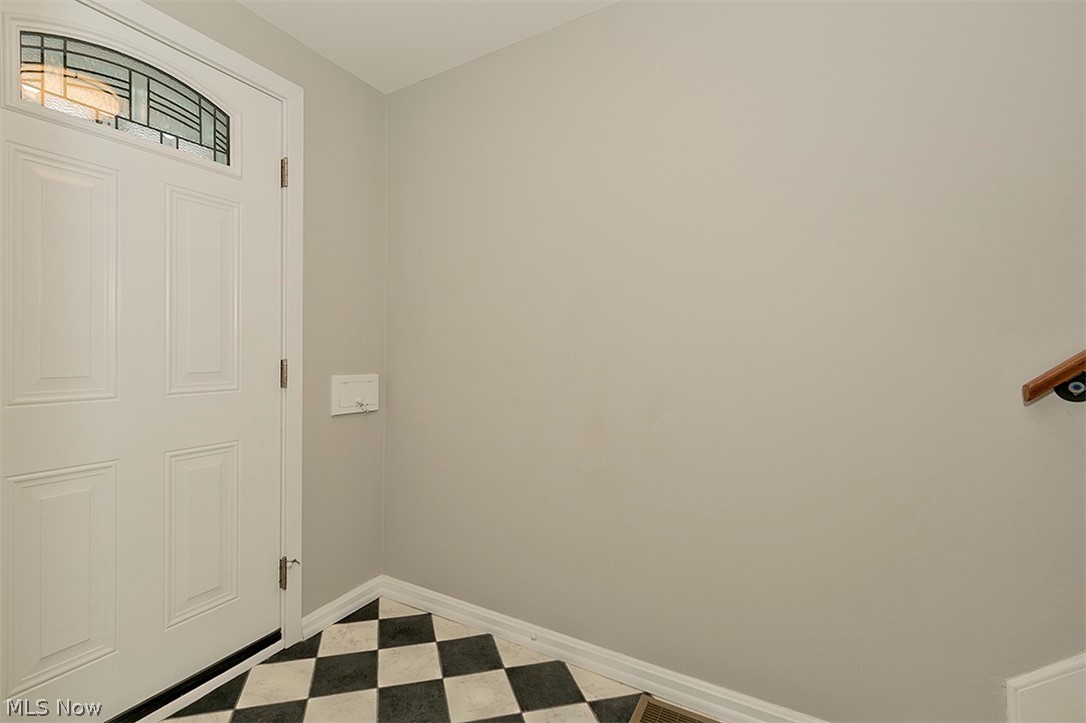 1611 Richmond Road Cleveland, OH 44124 - Photo 3 of 35 Gallery Image 3