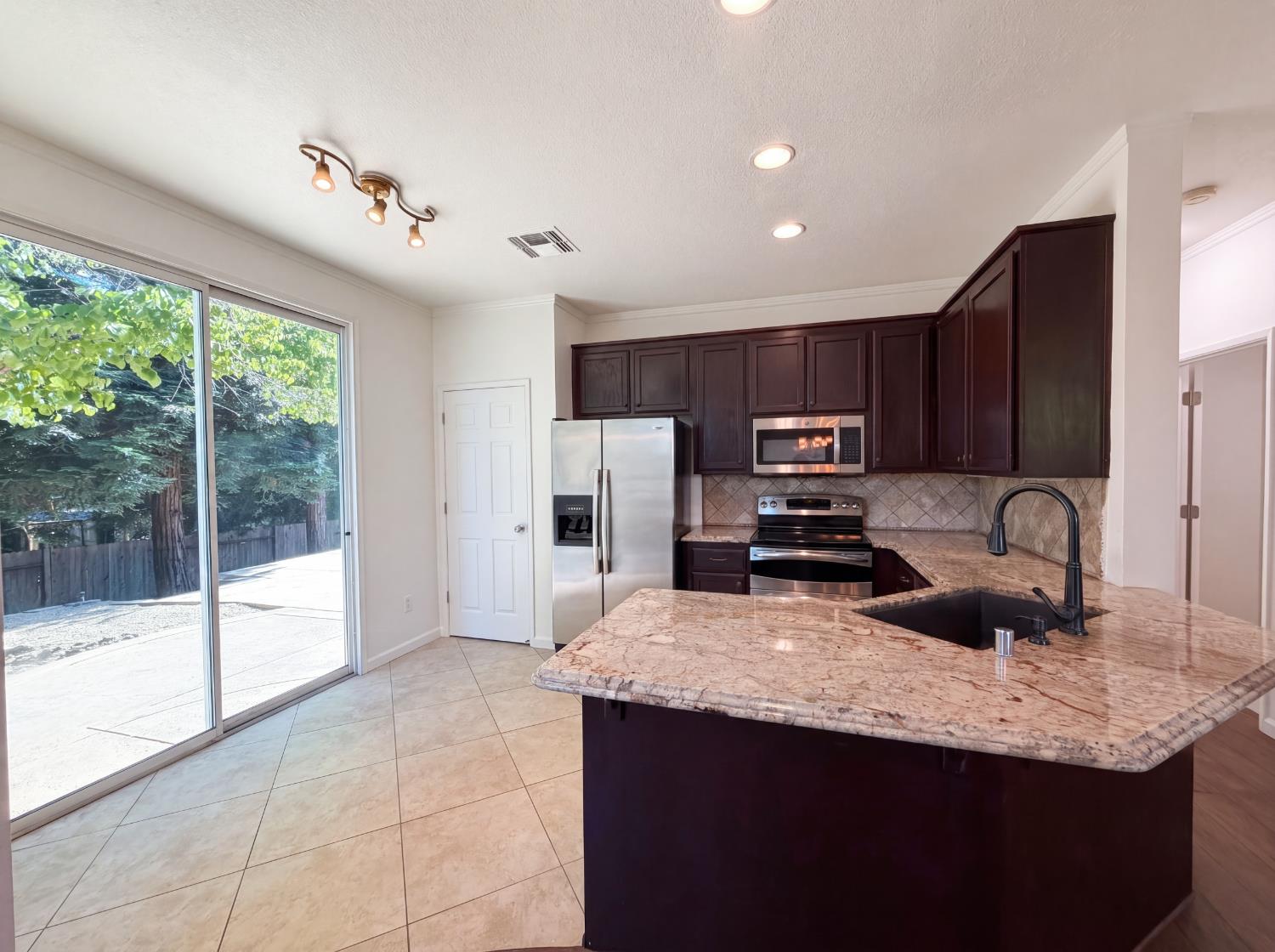 2805 Aquamarine Circle Rescue, CA 95672 - Photo 2 of 29