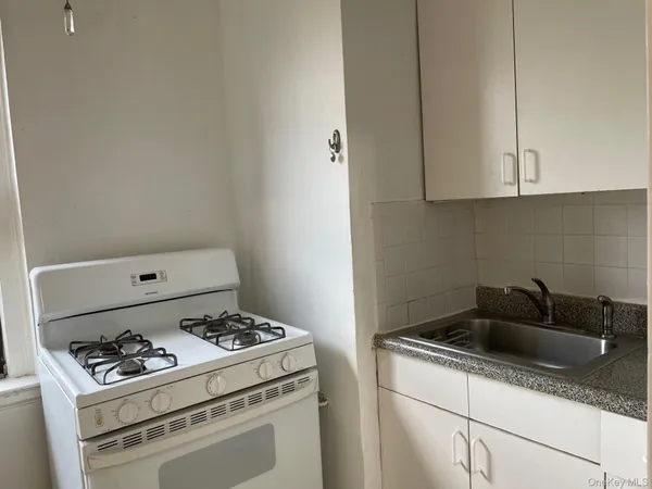 $1,875 | 192 Garth Road, Unit 4N, Scarsdale, NY 10583