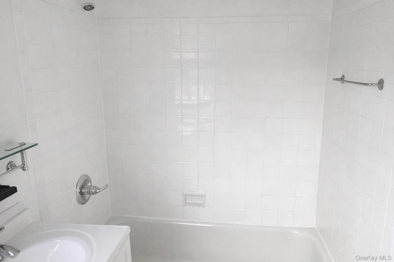 192 Garth Road, Unit 4N Scarsdale, NY 10583 - Photo 24 of 32 a bathroom with a shower and toilet
