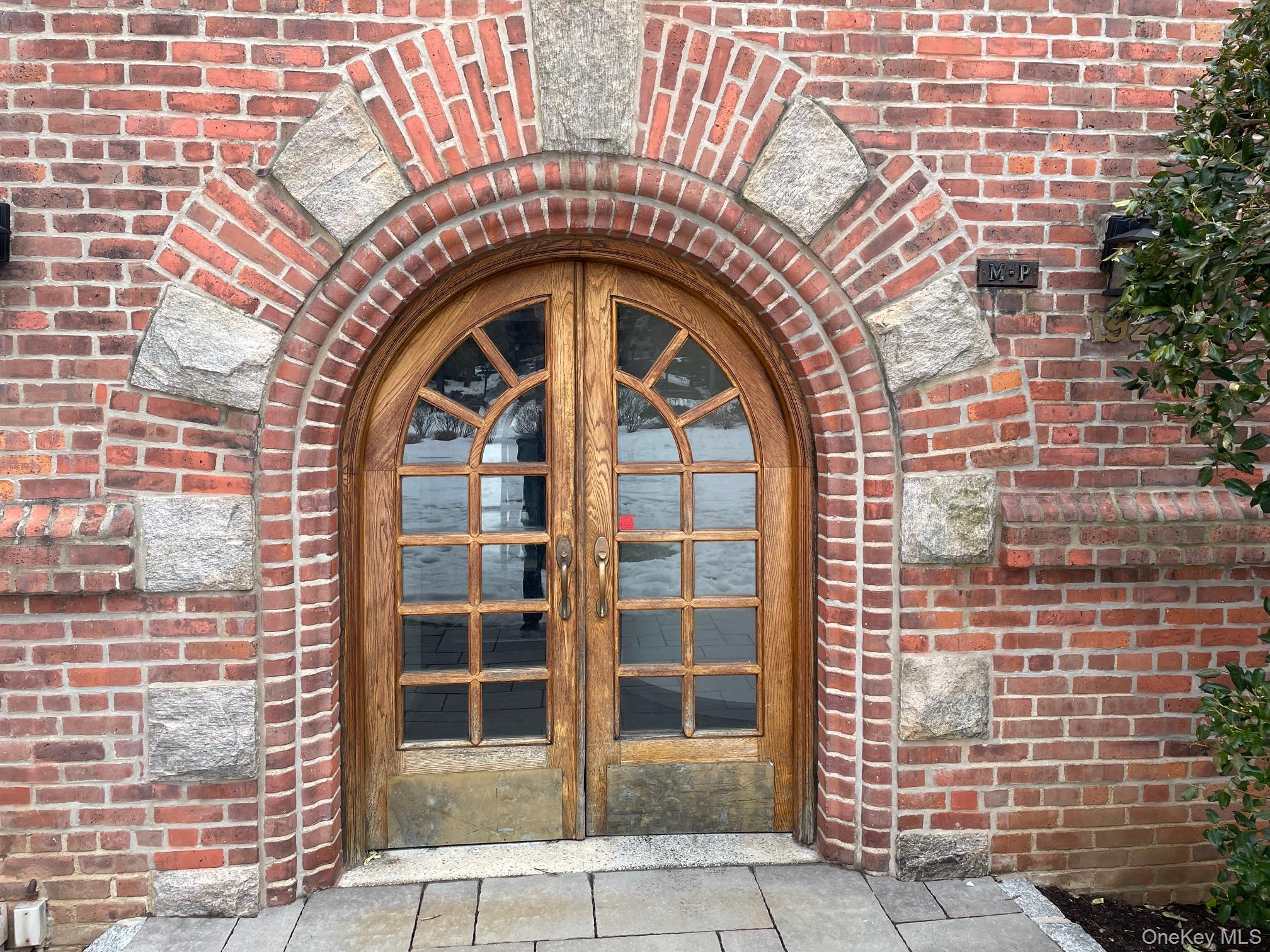 192 Garth Road, Unit 4N Scarsdale, NY 10583 - Photo 3 of 32 a close view of a wooden door
