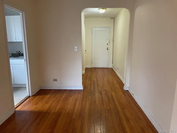 $1,875 | 192 Garth Road, Unit 4N, Scarsdale, NY 10583