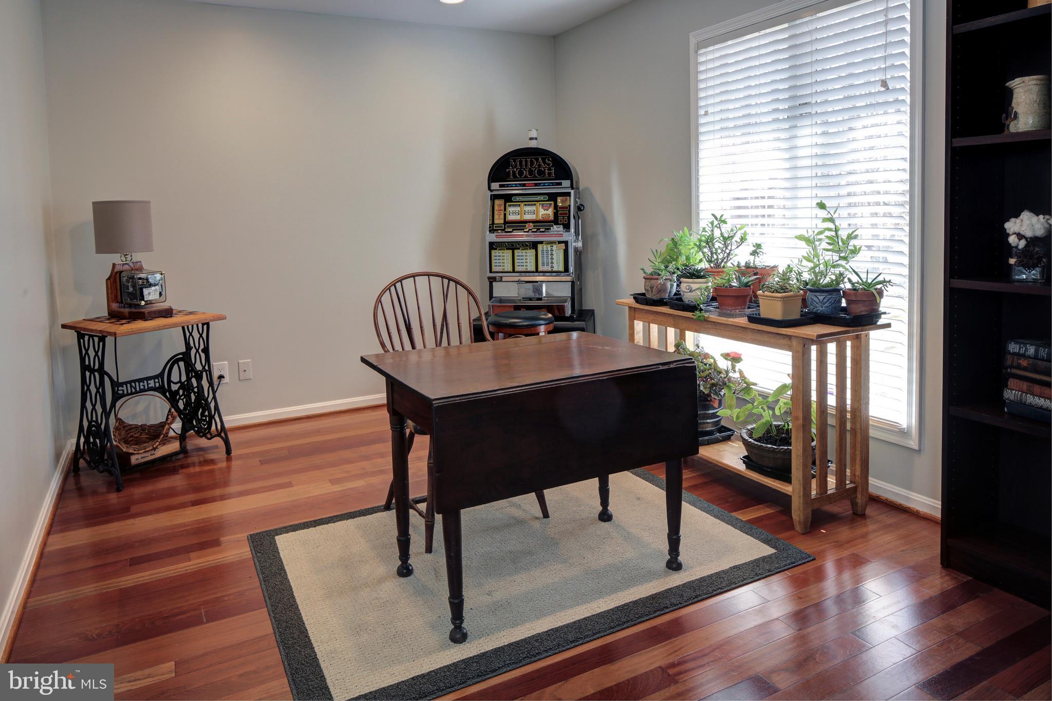 735 Carson Road Huntingtown, MD 20639 - Photo 4 of 37 a view of a livingroom with furniture