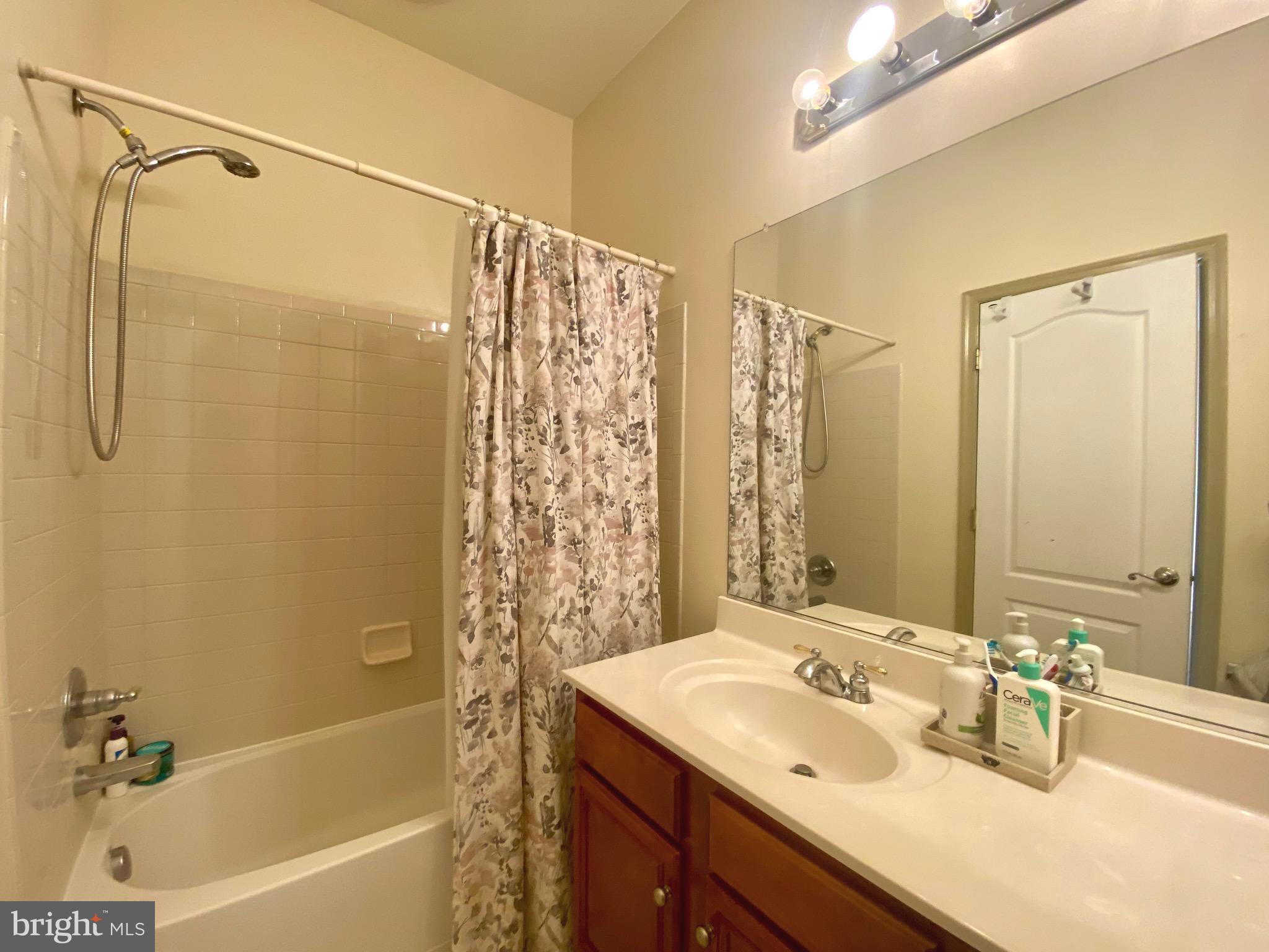 21975 Windover Drive Broadlands, VA 20148 - Photo 24 of 37 a bathroom with a sink double vanity mirror and a bathtub