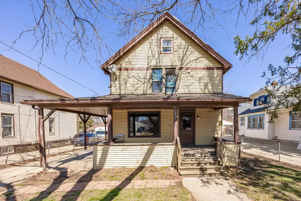 $225,000 | 820 Spring Street, Aurora, IL 60505