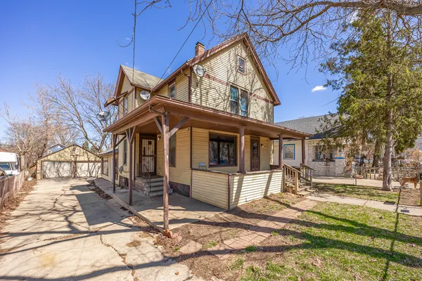 $225,000 | 820 Spring Street, Aurora, IL 60505