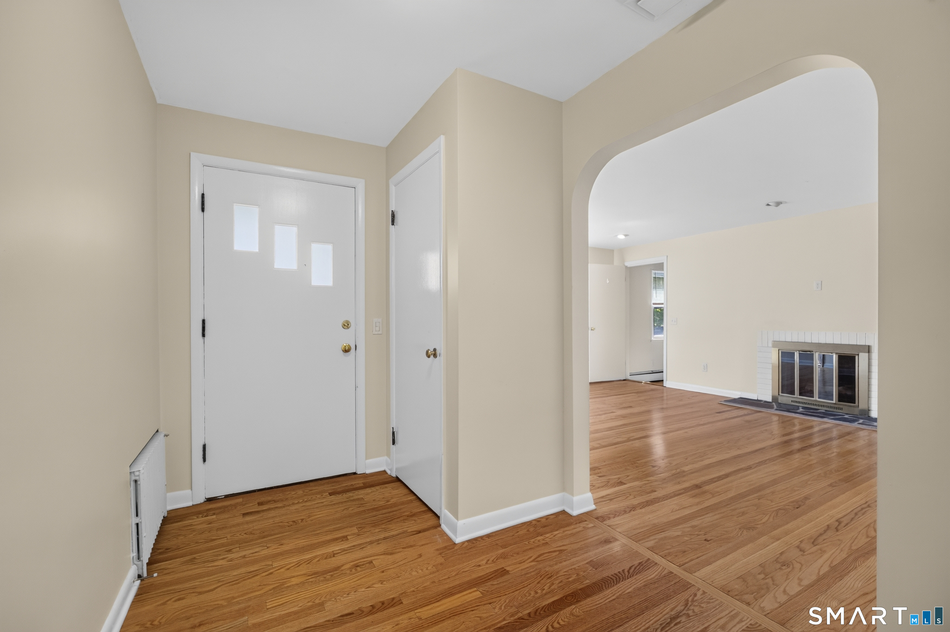 659 West Woods Road Hamden, CT 06518 - Photo 3 of 36 Gallery Image 3