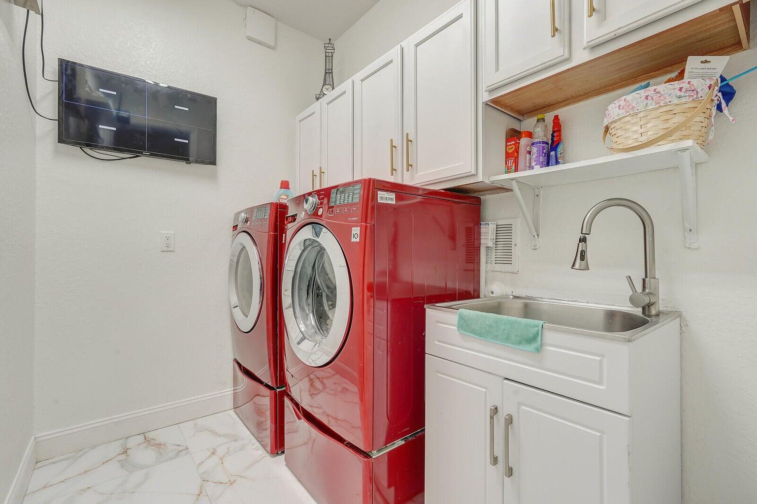 599 Cresta Circle West Palm Beach, FL 33413 - Photo 42 of 56 a utility room with dryer and washer