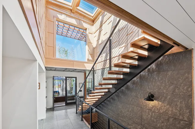 a view of entryway with a front door