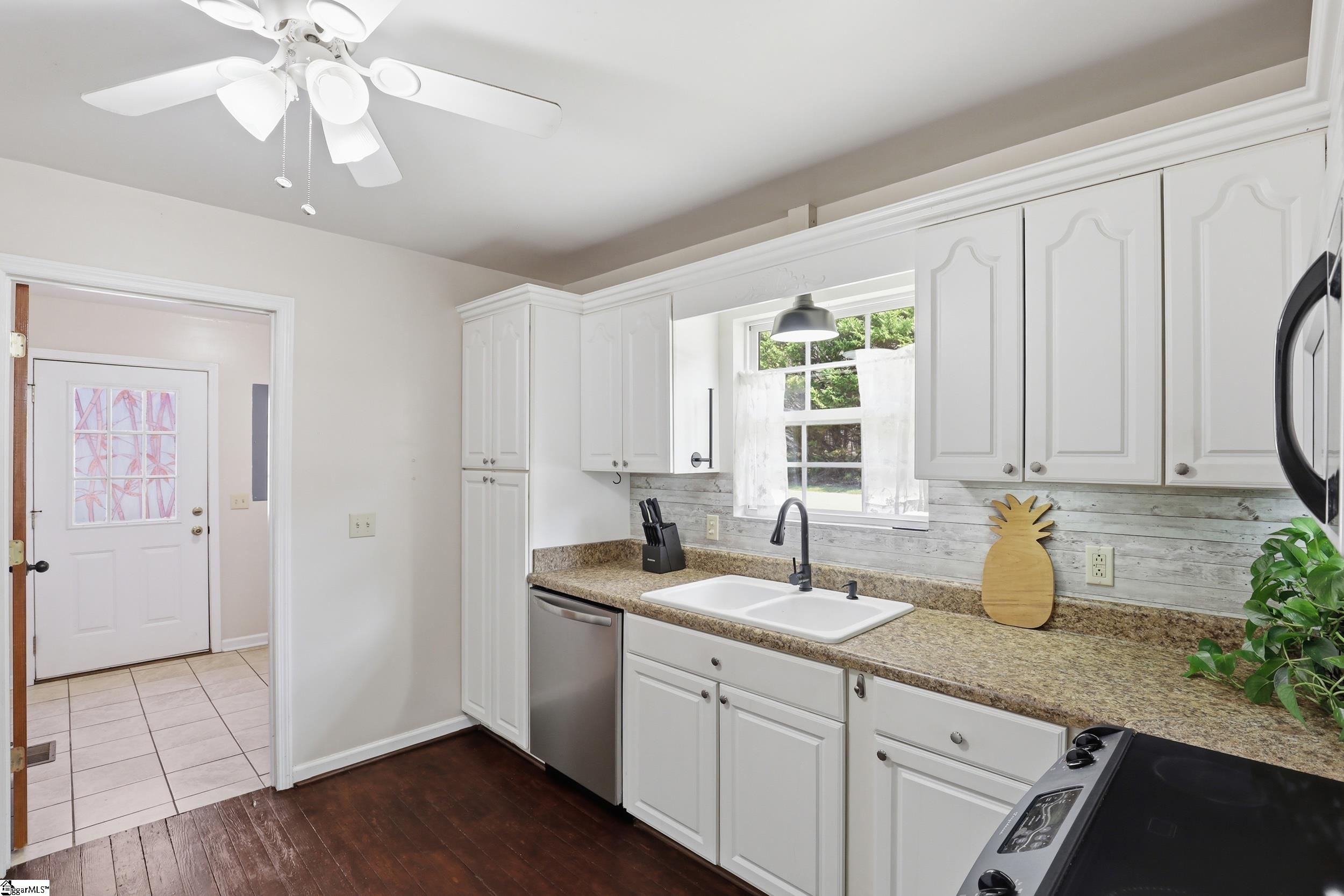 421 Hotrod Lane Walhalla, SC 29691 - Photo 8 of 37