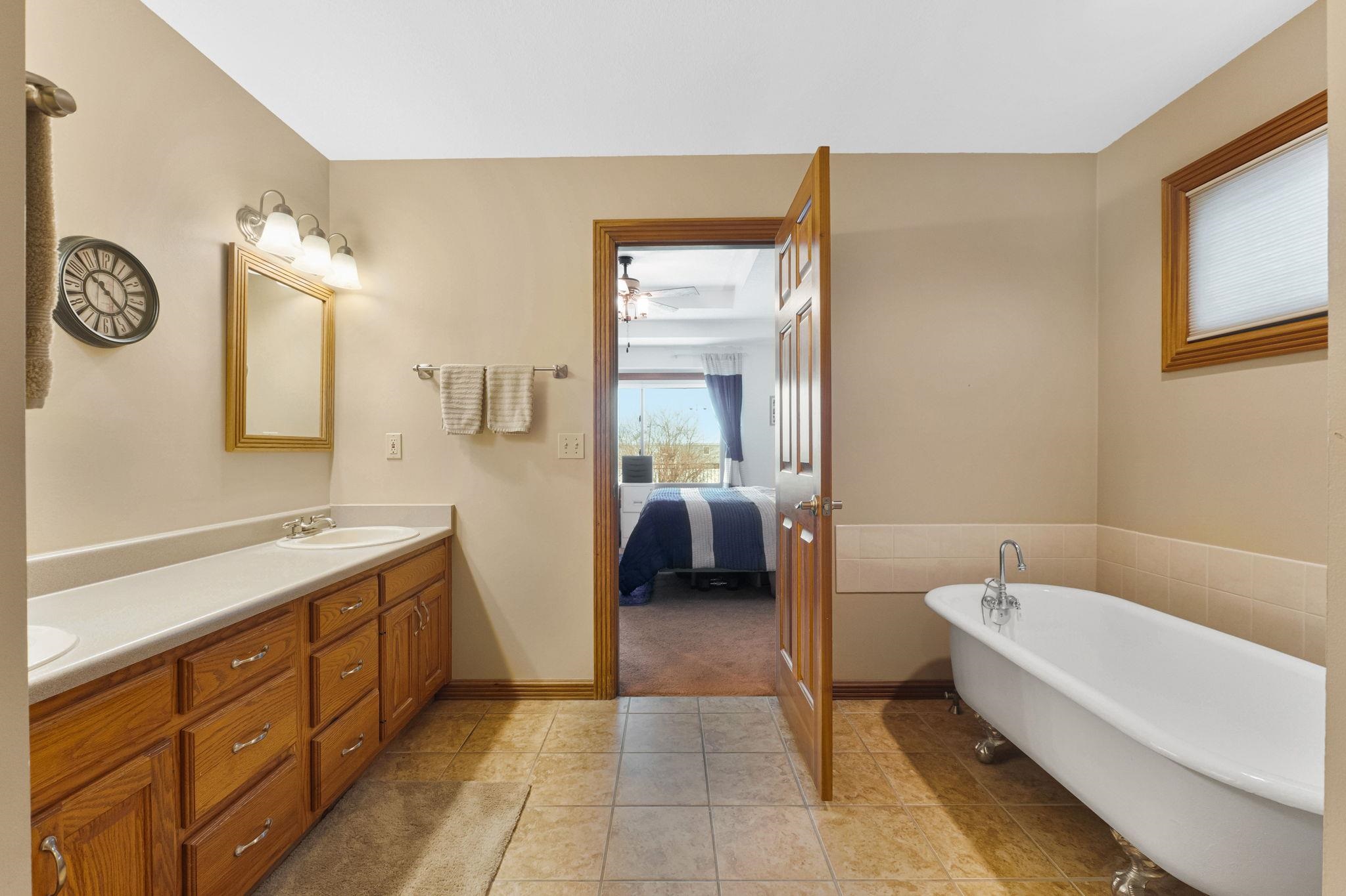 401 Hunters Ridge Auburn, IN 46706 - Photo 15 of 36 Gallery Image 15