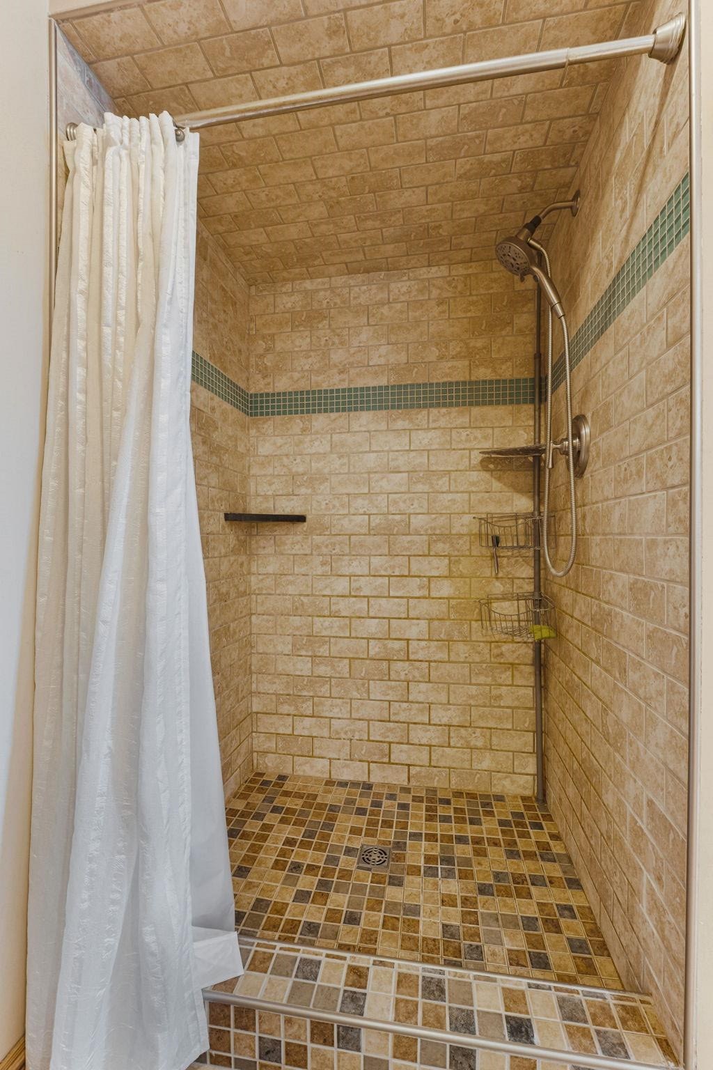 401 Hunters Ridge Auburn, IN 46706 - Photo 17 of 36 Gallery Image 17