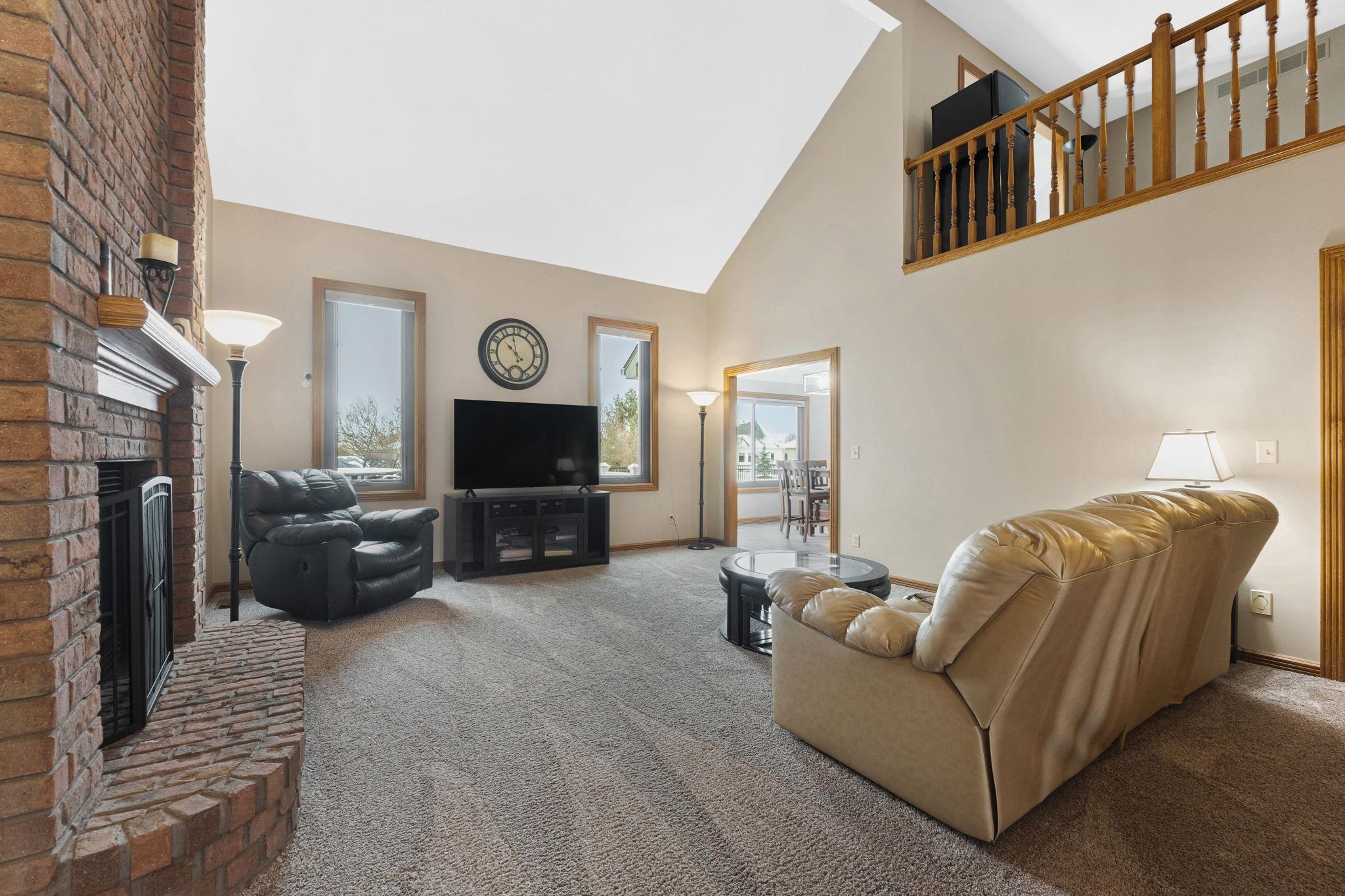 401 Hunters Ridge Auburn, IN 46706 - Photo 3 of 36 Gallery Image 3