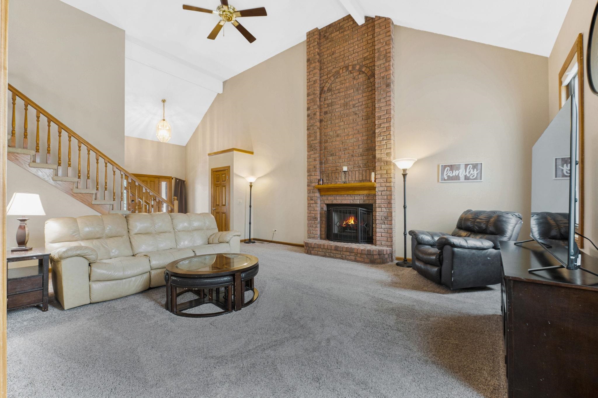 401 Hunters Ridge Auburn, IN 46706 - Photo 4 of 36 Gallery Image 4