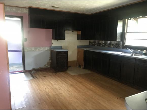 2693 Siam Road Elizabethton, TN 37643 - Photo 3 of 17 F5F9D015-F19F-4E66-A580-0A86A130C187