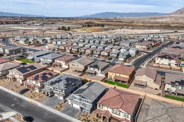 $699,800 | 494 Peaceful Swan Avenue, Henderson, NV 89011