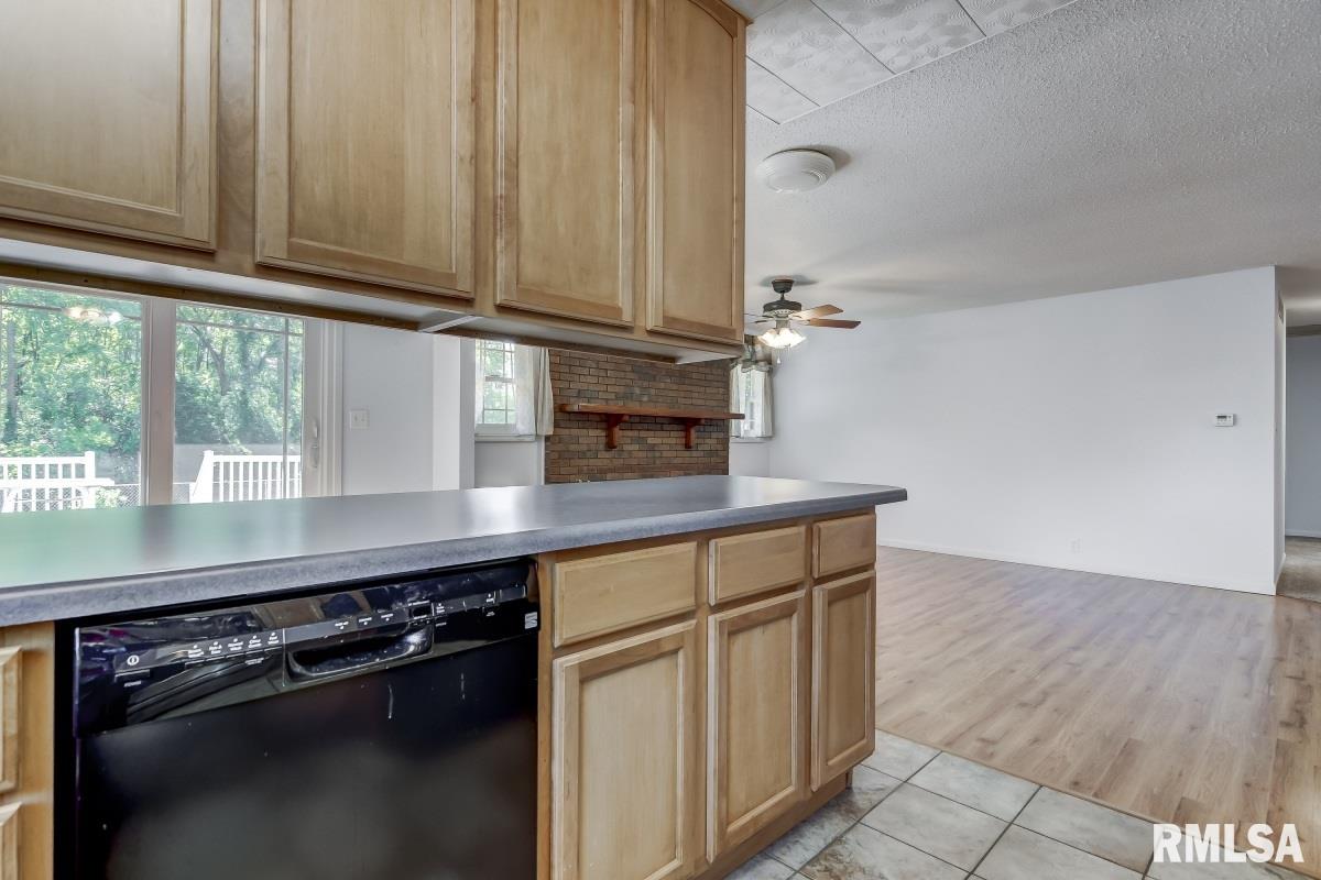 14378 Prairie Trail Athens, IL 62613 - Photo 17 of 39 Gallery Image 17